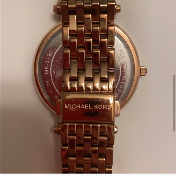 MICHAEL KORS ROSE GOLD WATCH - Picture 2 of 7